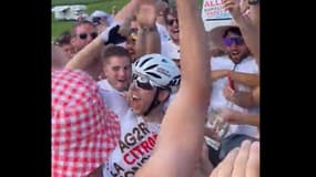 L'accueil fou reçu par Cosnefroy et Paret-Peintre à Joux Plane, 15 juillet 2023