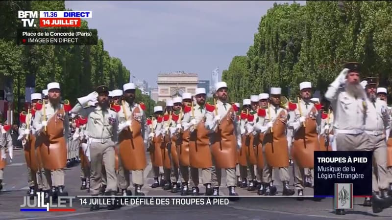 Les pionniers de la Légion étrangère entament leur défilé sur les Champs-Élysées