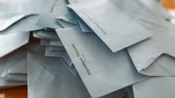 Des enveloppes contenant des scrutins lors d'élection. (Illustration)