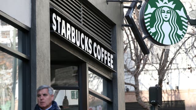 Starbucks pourrait proposer de l'alcool dans environ 2.000 de ses points de vente aux Etats-Unis