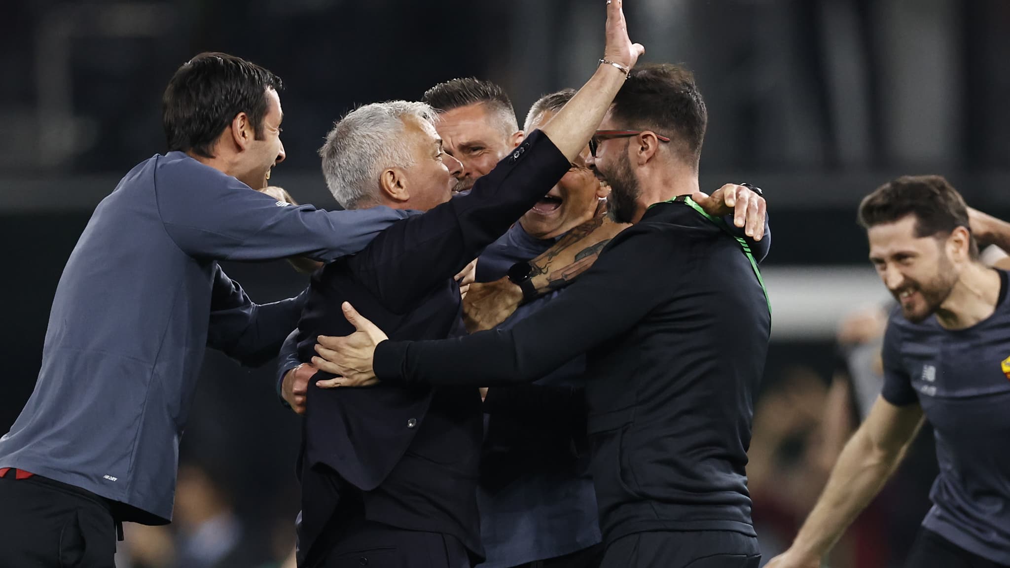 José Mourinho, au coup de sifflet final du match entre la Roma et Feyenoord. José Mourinho, au coup de sifflet final du match entre la Roma et Feyenoord.