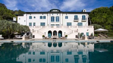 Initialement proposée à 35 millions de dollars, la maison où a vécu l'acteur Robin Williams, disparu tragiquement en 2014, a été cédée à moitié prix à un couple de viticulteurs français.
