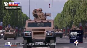 Le canon Caesar arrive place de la Concorde 