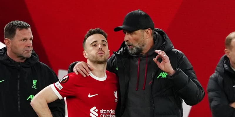 Diogo Jota et Jürgen Klopp lors d'un match de Liverpool en avril 2024.