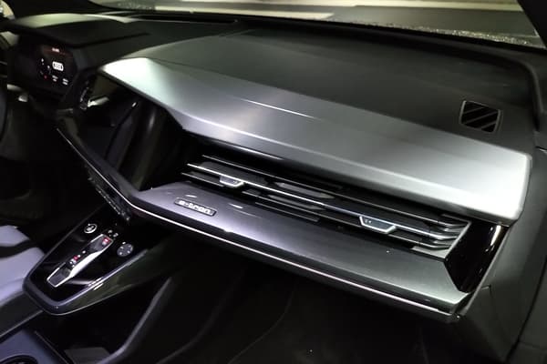 La console centrale très design de l'Audi Q4 E-tron.