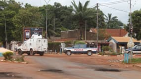 Un véhicule des Nations Unies et un autre de la police à Bangui en octobre 2014.