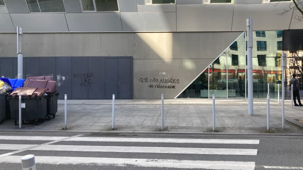 Le message des supporters parisiens au siège du PSG.