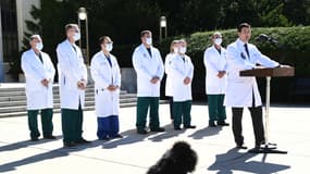 L'équipe médicale de Donald Trump au grand complet face à la presse ce samedi. 