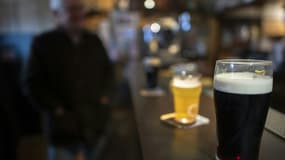 Dans un bar à Brest (Finistère), le 10 janvier 2023
