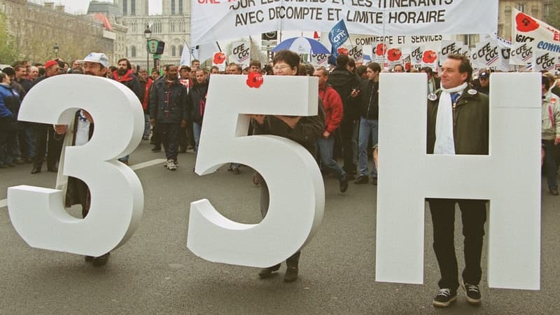 Emmanuel Macron est favorable à l'assouplissement des 35 heures qui ont été mis en place dans les années 2000.