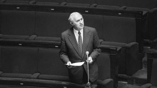 Le député Lucien Neuwirth interveint à l'Assemblée nationale, le 11 mai 1973 à Paris