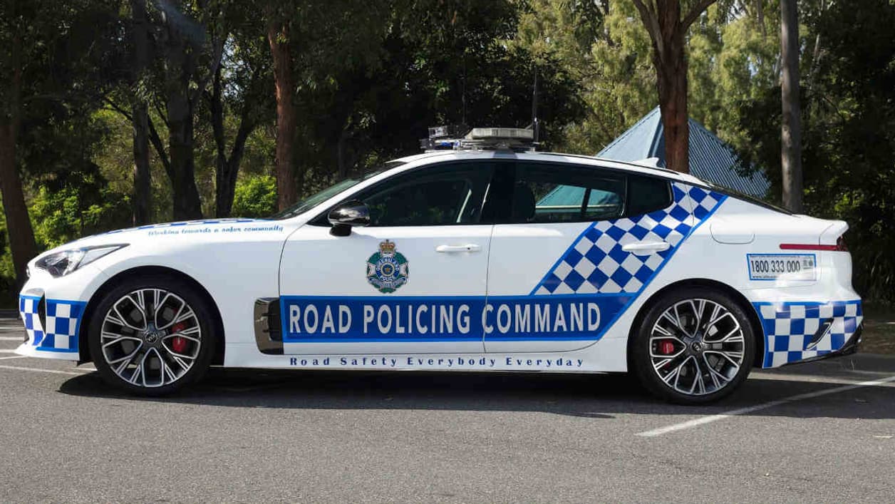 Cette configuration est la plus puissante de la gamme, avec sous le capot un V6 3,3 litres de 370 chevaux. Cette configuration est la plus puissante de la gamme, avec sous le capot un V6 3,3 litres de 370 chevaux.