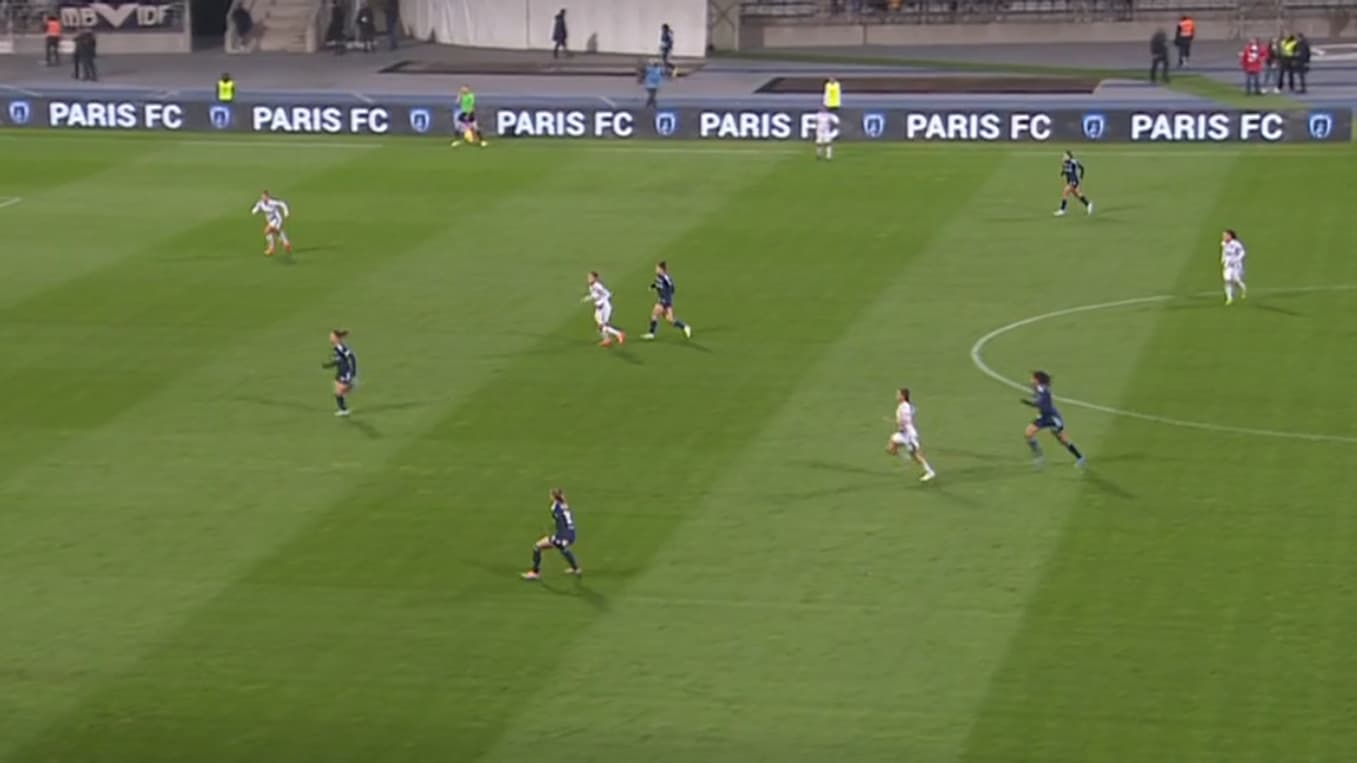 Les nouveaux arbitres de Paris FC-Bordeaux. Les nouveaux arbitres de Paris FC-Bordeaux.