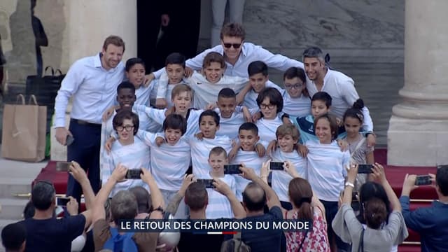 1500 jeunes étaient conviés ce lundi à l'Élysée pour rencontrer les Bleus