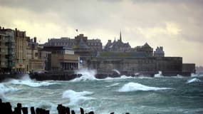 La ville de Saint-Malo (Ille-et-Vilaine) lors d'une vigilance orange en 2006 (photo d'illustration)