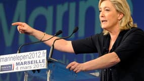 La candidate du Front national à l'élection présidentielle, Marine Le Pen, a dénoncé dimanche à Marseille "l'échec" de Nicolas Sarkozy sur la sécurité et l'immigration, promettant la "tolérance zéro" contre les délinquants. /Photo prise le 4 mars 2012/REU