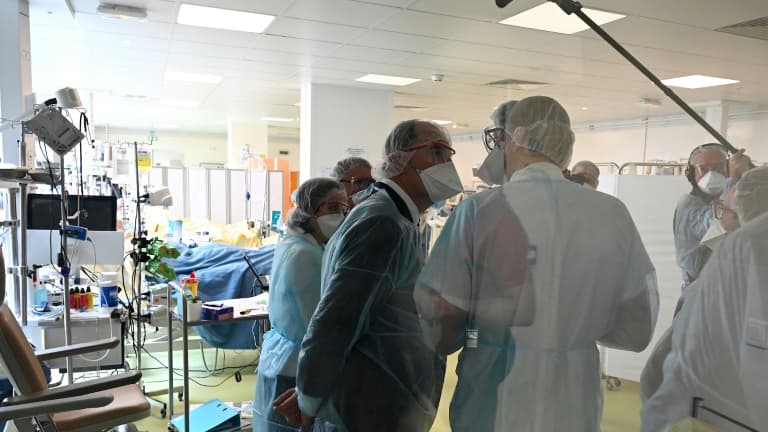 Jean Castex lors d'une visite du CHU de Saint-Etienne, le 7 novembre 2020

