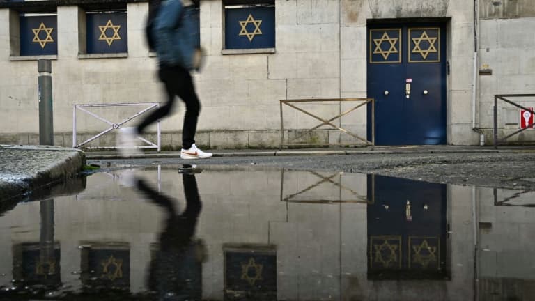Devant la synagogue de Rouen, le 7 janvier 2025