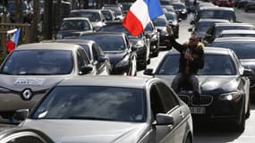 Les VTC manifestent notamment contre les mesures jugées pro-taxis annoncées par Manuel Valls.