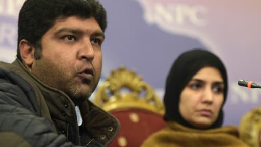 Meesha Saeed, la femme de Ahmad Waqass Goraya un blogueur enlevé et Fraz Haider et le frère de Salman Haider, un autre blogueur ayant disparu Salman Haider, le 18 janvier 2107 à Islamabad Meesha Saeed, la femme de Ahmad Waqass Goraya un blogueur enlevé et Fraz Haider et le frère de Salman Haider, un autre blogueur ayant disparu Salman Haider, le 18 janvier 2107 à Islamabad
