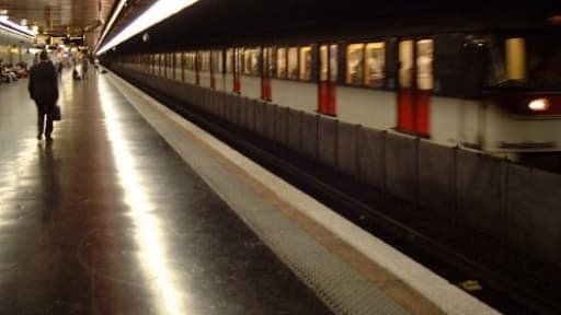 Le trafic du RER B suspendu en raison d'un homme armé retranché chez lui à Antony (illustration)