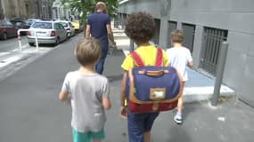 Le portable pourrait aussi être interdit pour les professeurs et surveillants
