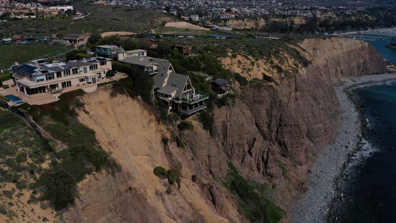 États-Unis: de luxueuses villas se retrouvent au bord du vide après l'effondrement d'une falaise