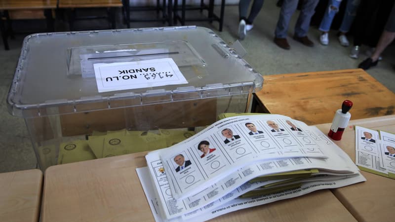 Des bulletins dans un bureau de vote le 24 juin 2018 à Ankara, à l'occasion des élections présidentielle et législatives. 