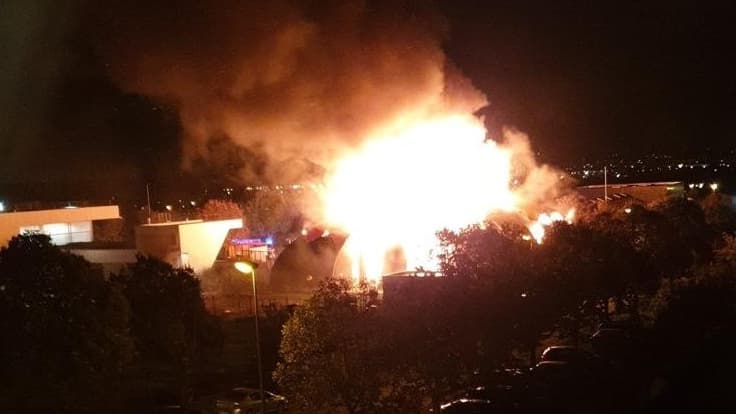 Le cirque de Chanteloup-Les-Vignes a été incendié samedi 2 novembre lors d'une nouvelle nuit de violences urbaines