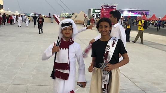 Deux enfants ravis que le moment soit immortalisé