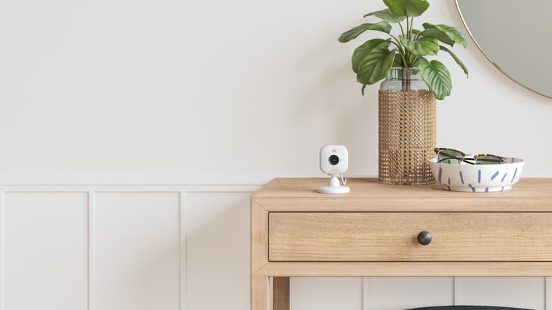 Regarder la vidéo Blink Mini 2: Amazon dévoile une nouvelle petite caméra commandée par la voix