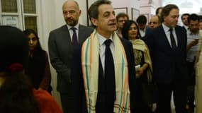 Nicolas Sarkozy, président du parti Les Républicains, lors d'une visite au musée Gandhi Smiriti à New Delhi le 13 avril 2016