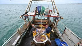 Un bateau de pêche au large des cotes du sud-est de l'Angleterre, le 12 octobre 2020