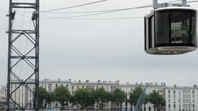 À Brest, une ligne de téléphérique traverse le port depuis fin 2016. Après des difficultés techniques de démarrage, ce transport par câble a pris son envol pour désenclaver un quartier de la ville.