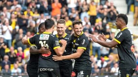 La joie des Rochelais, après leur victoire à domicile en Top 14 contre Biarritz (59-17), le 25 septembre 2021 au Stade Marcel-Deflandre