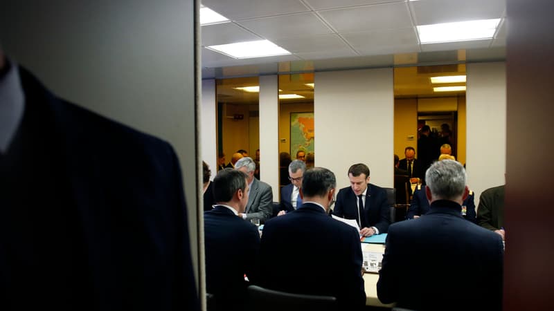 Emmanuel Macron lors d'un Conseil de défense le 8 mars 2020.