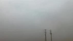 Impressionnante tempête de sable sur l'A62 - Témoins BFMTV