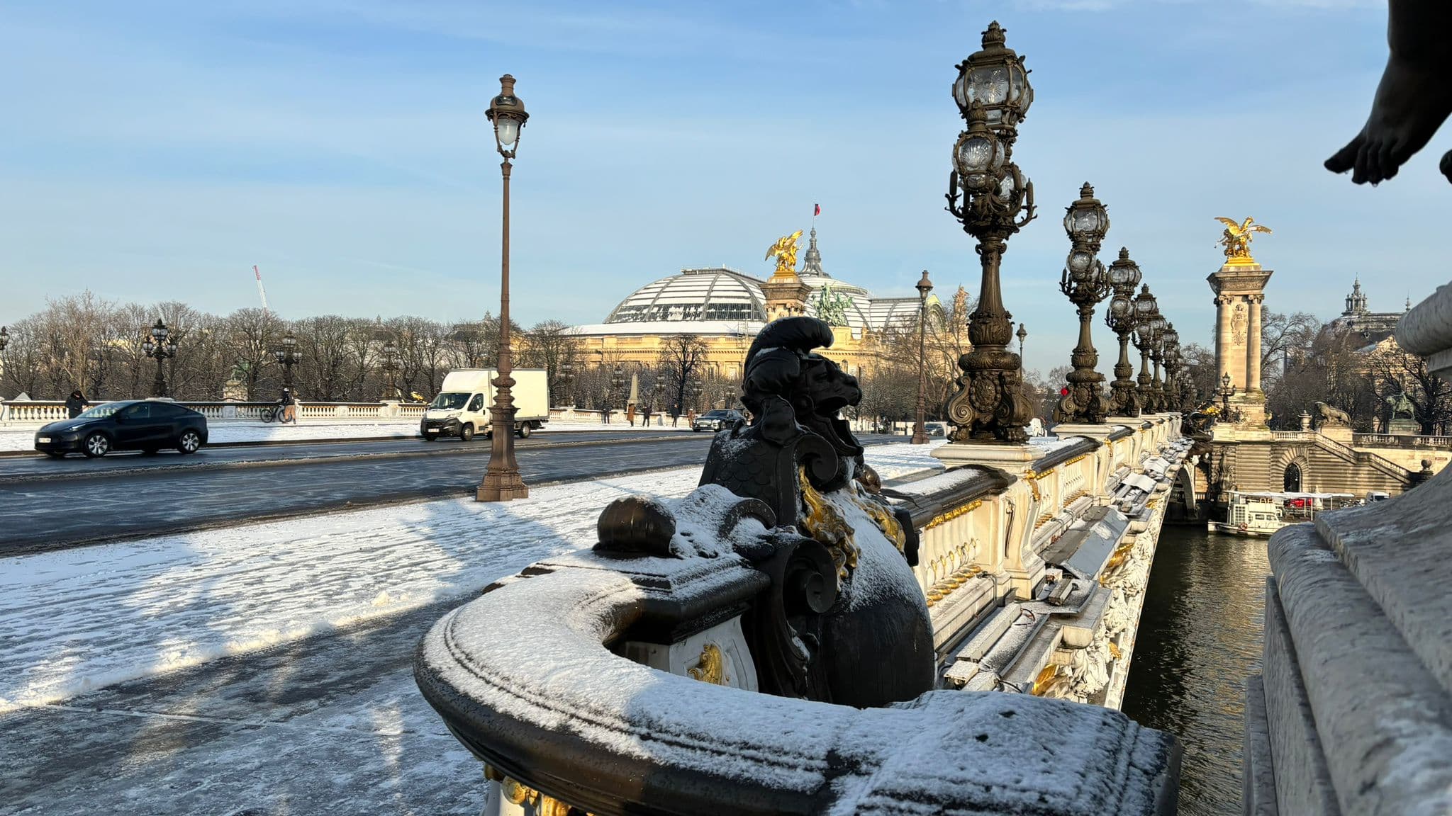 Le pont Alexandre III sous la neige jeudi 18 janvier 2024.