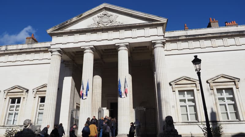 L'homme est jugé par la cour d'assises du Loiret, à Orléans.
