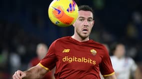 Le milieu de terrain français de l'AS Rome, Jordan Veretout, lors du match à domicile contre la Sampdoria, comptant pour la 19e journée de Serie A, le 22 décembre 2021 au Stade Olympique