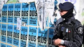 Des affiches demandant justice pour Maradona, en avril 2025 en Argentine
