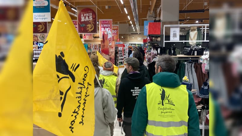 Embrun: des agriculteurs de la Confédération paysanne mobilisés dans le magasin Super U
