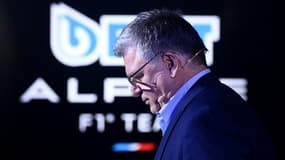 Le nouveau directeur de l'écurie Alpine Otmar Szafnauer s'exprimant lors de la présentation de la monoplace "A522" à Paris, le 21 février 2022 