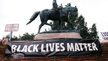 La statue du général confédéré, Robert E Lee, à Charlottesville le 12 août 2020.