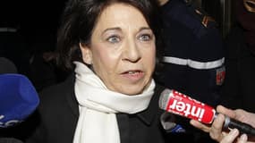 Corinne Lepage, la candidate de Cap 21 à l'élection présidentielle du printemps, s'est élevée lundi contre la violence de la campagne électorale, au lendemain du premier grand meeting de Nicolas Sarkozy, qui n'a pas épargné le socialiste François Hollande