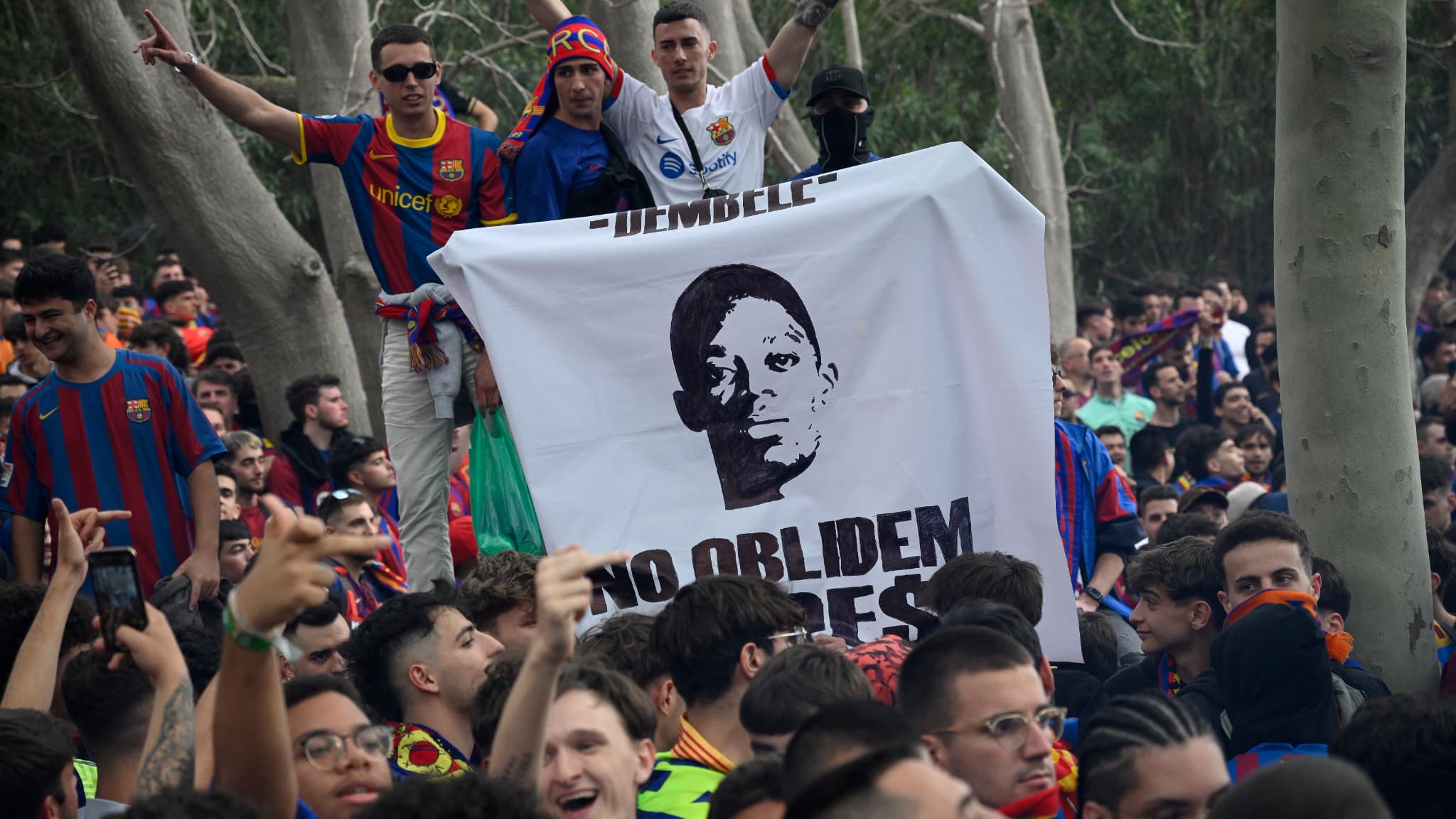 “Judas” banner, fake tickets… The stormy reception given to Dembélé by Barcelona supporters