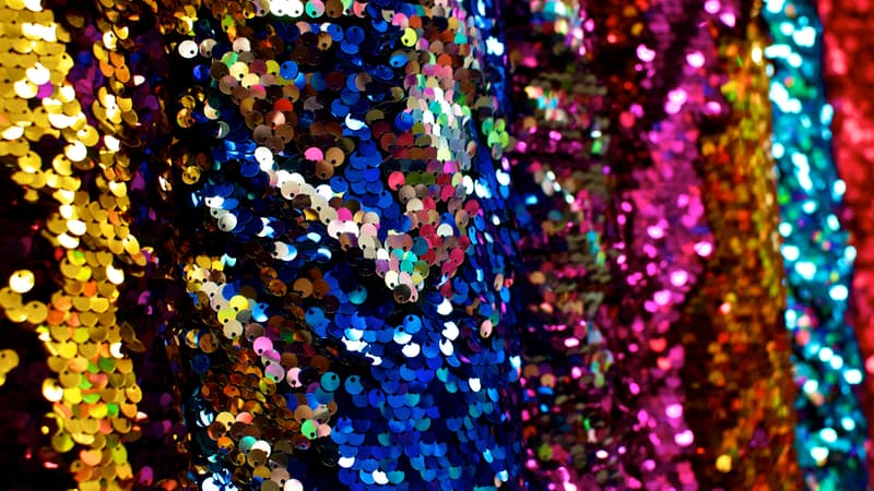 Un look à paillettes pour les fêtes: omniprésent, le sequin est-il une catastrophe environnementale?