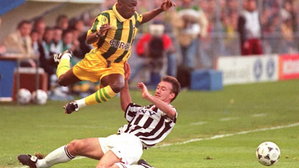 Deschamps face à Makelele lors de Nantes-Juve en 1996 Deschamps face à Makelele lors de Nantes-Juve en 1996