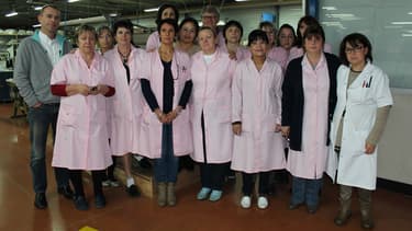 Andrée Sasse (deuxième en partant de la droite) va désormais pouvoir s'occuper de sa fille, Audrey, 31 ans, atteinte d'un cancer, grâce à un généreux don de RTT de la part de ses collègues.