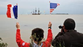 Malgré une météo incertaines, de nombreux badauds sont venus saluer samedi l'Hermione.